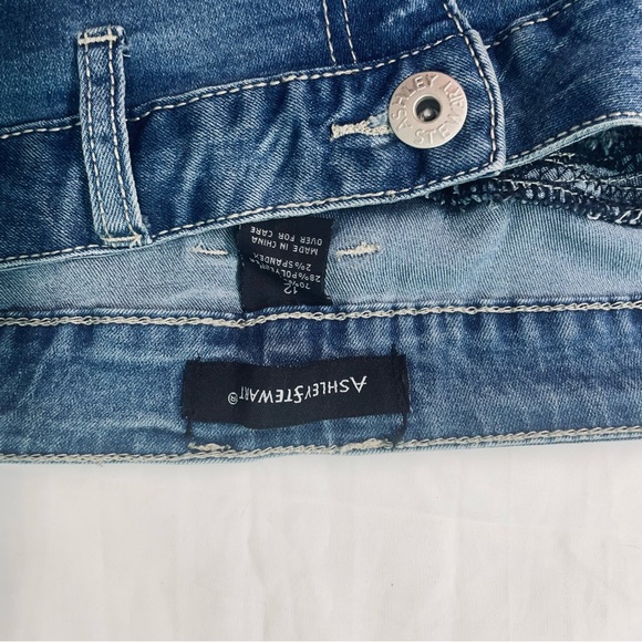 Ashley Stewart Distressed Denim Jeans Paneled Knees Women’s Size 12 Ankle Zipper - Picture 2 of 6